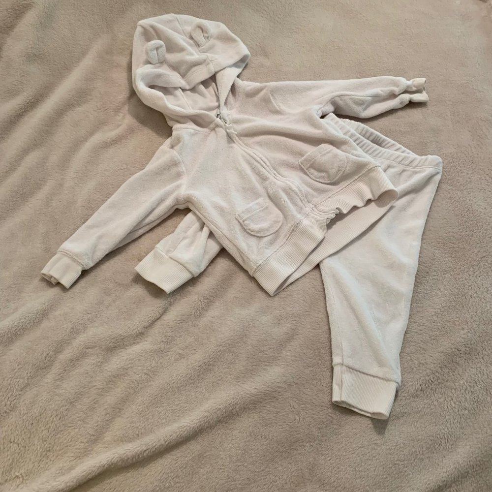 Carter's Two Piece White Jogger and Hoodie Set Size 9 Months